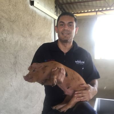 Medico Veterinario zootecnista, egresado de la Universidad de Guadalajara. Gerente Técnico cerdos y aves  para ADM Archer Daniels Midland