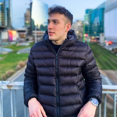 richischieppo's profile picture. Classe '97, nato a Bollate (MI). Appassionato di calcio è dire poco. Innamorato dell’unica squadra di Milano. 🔴⚫️