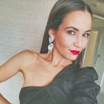 IrenaMirceska's profile picture. An actress learning UX design 🥂