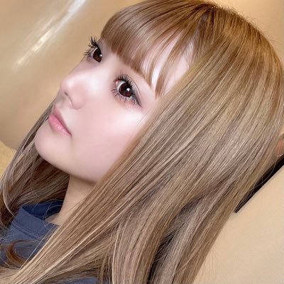 r_rrr05's profile picture. 20↑ 夜職🗼 無言フォロー失礼致します🙏🏻 鼻フル、頬額脂肪移植1次 顎下脂肪吸引 目頭切開自然癒着してます🥲整形垢さんと繋がりたいです