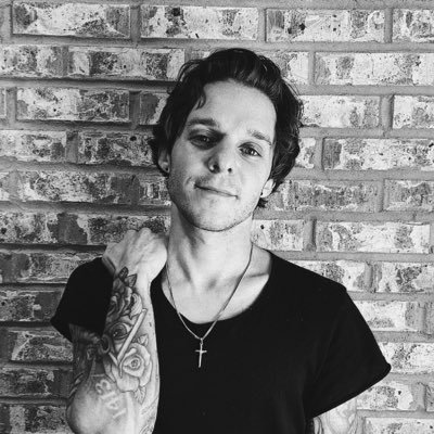 Singer in @makeoutofficial - VP / Artist Manager @waldmgmt