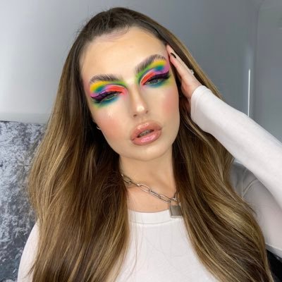 📍UK ☁️ MAKE UP IS MY ART 🌈 YouTube • Abbey Austin 💌 abbeyaustinnn@hotmail.com 🎀