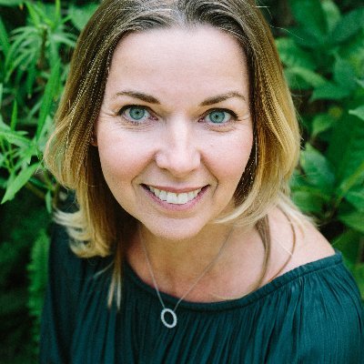 My middle finger is my favorite. #memoirwriting #wfwa #amwriting 🇨🇦 @The_Belladonnas @SlackjawHumor newsletter: https://t.co/YtDsKbHImm https://t.co/RycpXGSa1w