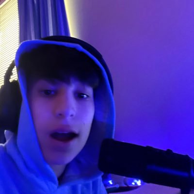 Hey i’m jezermon i’m a twitch streamer that streams valorant and fortnite