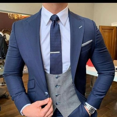 We provide an amazing onsite tailoring service either at your home or at work offering affordable tailor made suits and shirts for men, woman and the kids too.