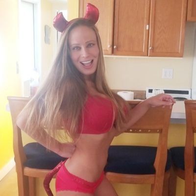 ArfNatalie's profile picture. having fun with life 😋💖🚀🤸‍♀️. beach bum, parties, sports. only fans free subscription 😁😁 only pay for uncensored content. https://t.co/eMiGjQS1Tu