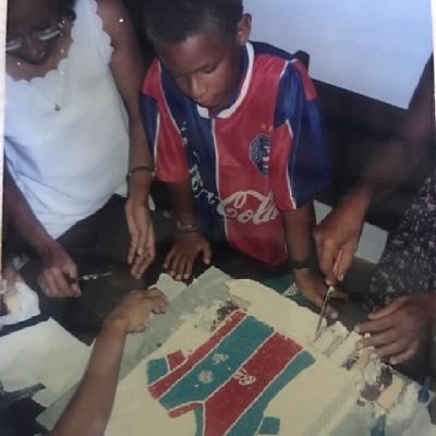 Pelo mundo vestindo o manto tricolor. Esporte Clube Bahia