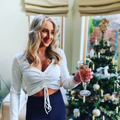 jennykinnear's profile picture. 27 Scotland • Edinburgh/ London • 🌍Singer / Dancer 🎤💃🏼• Represented by @nam_agency ✨