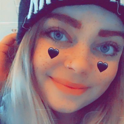 26 | she/her | I write things and play video games 🎮