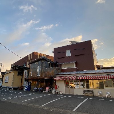 宇都宮の餃子店 宇都宮市宝木町2-864-4 TEL　028-652-6565 FAX　028-652-6567 日曜・月曜定休日 営業時間　11：30～13：45LO 　　　　　16：30～19：45LO