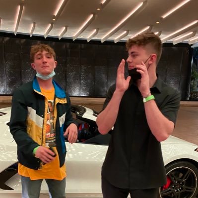 andyboolacy's profile picture. bot account