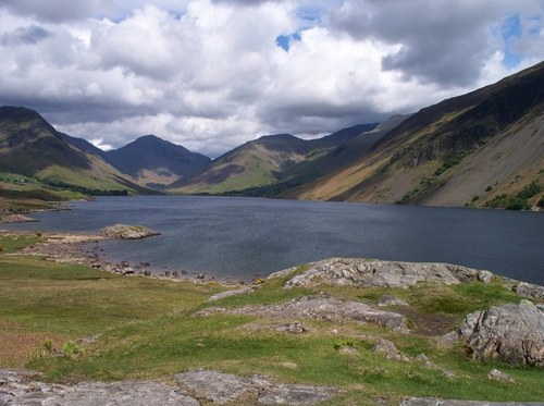 I intend to follow in the foot steps of Alfred Wainwright by walking the 214 fells of the lake district, come along join me.!!!
https://t.co/FAehGM2VP6