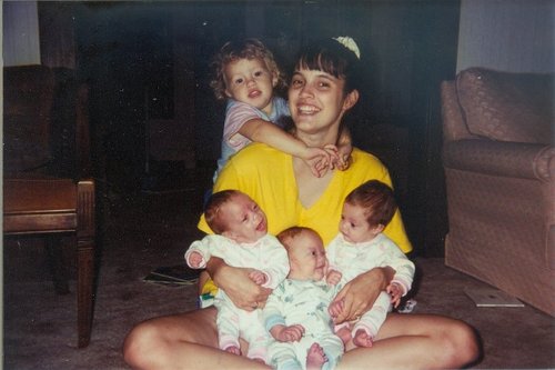 Mom of 6, Wife of 1, Owner of 2 animals, Has a billion nueroses...