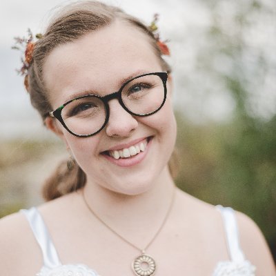 Frilansjournalist, Svenska Yle. Älskar naturen, handarbete och färger. Är en nörd i botten och en husmor och Martha i själen.