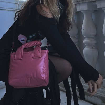 nattaom's profile picture. No está la vida para tirar años