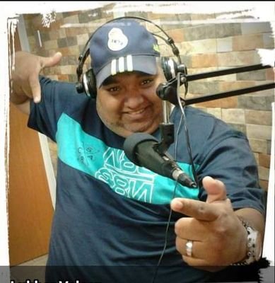 Profesional de la Radio...amante de los Deportes Hípico de Corazón... Y de los Tiburones de la Guaira hasta que me muera...