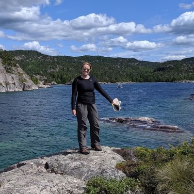 Marine Biologist | PADI rescue diver | avid craft maker and dog lover | Women's football player and fan | she/her