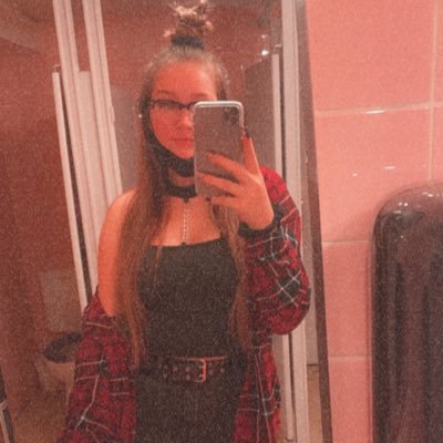 Juliesichello's profile picture. frigg 😠😔