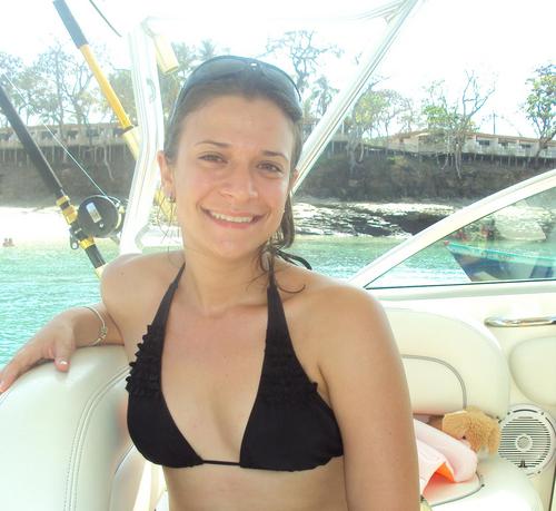 Vet med student, love Muay Thai, BJJ, MMA, training hard. Sweat like a beast, look like a beauty ;)