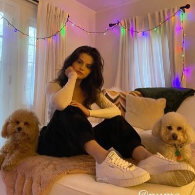 ワーホリ予定情報収集兼ねてます / SelenaGomez💘 / disney / camera / harry potter   /    rare beauty   /   puma