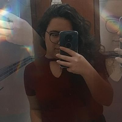 estelac_27's profile picture. • letras - ufjf • 
leio uns livros, escuto música o tempo todo e finjo que o mundo é mais interessante do que ele realmente é