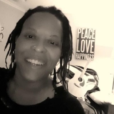 🌈 #DataSciN00b 🖤 #BLM #blackartistsmatter #poet #writer #vlogs #musician #StarTrekUnited #QWOCMAP & #Kaggle alum #SFF  | robotales: https://t.co/3uwJsxT7c9