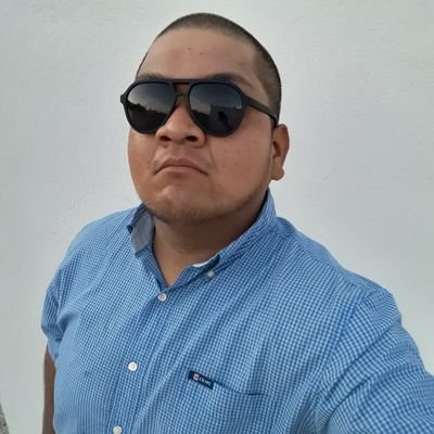 Poeta soñador que camina sin rumbo fijo, con la meta en mi cabeza de lograr día a día con trabajo y esfuerzo cumplir mis sueños.