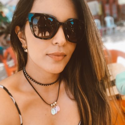 a menina q tira foto