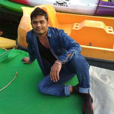 Isq mahsus karna v ibadat se kam nhi hai, jra btaeye to chu kar khuda ko kisne dekha....