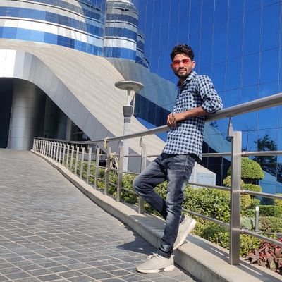 🧡Bibliophile 📖📖
💛Hodophile🚉🚍🚘🛵
💙Navodayan
❤100hn