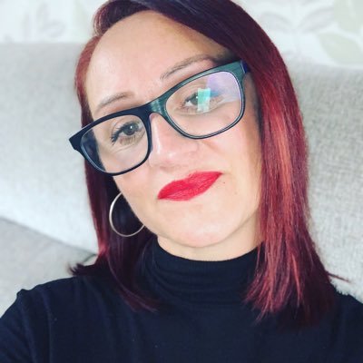 Yorkshire born and bred , Hull KR and Man U fan, mum and enjoys wine