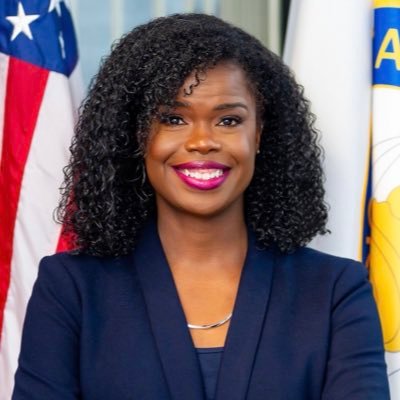 Kim Foxx is fighting for fairness in our justice system and safety for our families. Tweets from Kim and her team. Official campaign account.