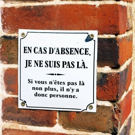 fans absolu de  David bowie et prince,  le chanteur pas le gâteau 
socio n 6130 . allez Sochaux 💛💙
souriez a la vie et la vie vous sourira aussi