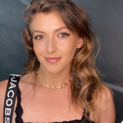 manuelasavianu's profile picture. 