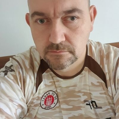 Northern Irish kit collecter. charity shop rummager. love Crusaders, Heart of Midlothian and Tottenham Hotspur