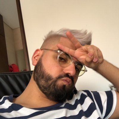 etienneunicorn's profile picture. Intelectual no practicante/retirado, snob musical y amante del pollo frito