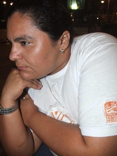 Sou lutadora pelos meus sonhos e pelos meu objetivos, vivo em busca de um mundo através do meu olhar, ou seja da fotografia,e descobrindo em cada olhar  uma luz