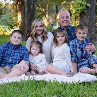 LauraOTOV's profile picture. 