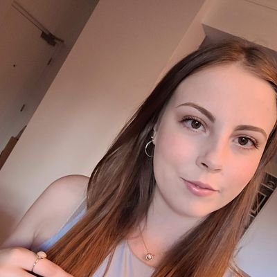 LivHunt2's profile picture. Comms student WA