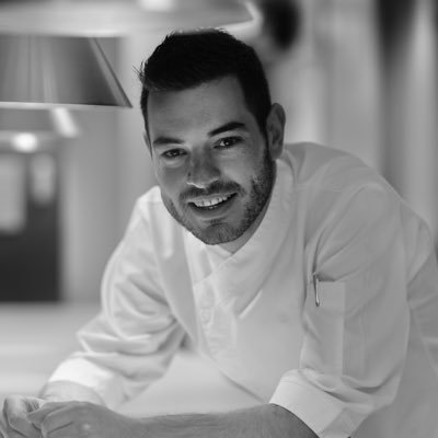 cristobalmuchef's profile picture. Viator 😍 Lubrin❤️ 📍Peñafiel Chef Life🏔🚀🍇🍀🔪🌟Estrella @michelinguide ☀️Sol @guiarepsol Cocinero del Año 2022 “Emocionar antes que alimentar”