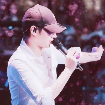 mena0925's profile picture. “PeckPaLit “The best present of all is you .❤️🦋