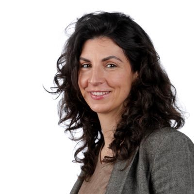 De pequeña cazaba gamusinos y ahora doy caza al engagement.🏹🐲 Especialista en medios sociales, comunicación y marketing.