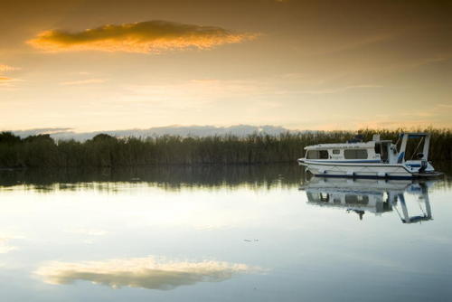 Old Willow Houseboat