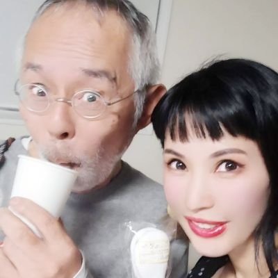 鈴木敏夫の娘です。鈴木麻実子です。
カントリーロード作詞家です。エッセイも書いてます。
完全快楽主義者です。
お仕事のご依頼はDMでお願いします。

父と娘の映画談義
第3日曜日20時〜@スペース

鈴木家の箱 (単行本 --) https://t.co/GLGJSAuB80