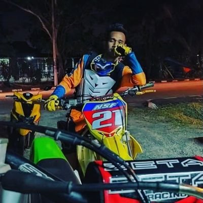 Ramai orang bijak, tapi tak Ramai orang beradab
*94