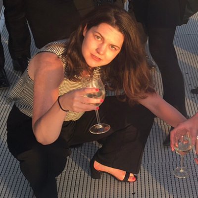 natalieemily_'s profile picture. lawyer. 

I ride horses and break my fingers playing netball. always hungry. || Insta @natalieemily