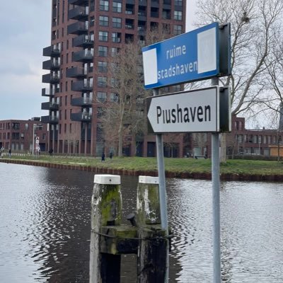 Tweets over de stadshaven in Tilburg : de Piushaven en het Piushavengebied : #PiushavenLeeft