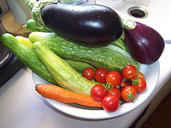 Vegetable Gardens has the latest news on growing your own food! (photo sources: http://t.co/20rv2isgp4 http://t.co/YkcbQB6pg9) -- Liz, site editor
