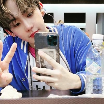 N:sira
AGE:22y
.
.
.
Make friends 😆
บอทใหม่ครับ
ig:si_ra3015