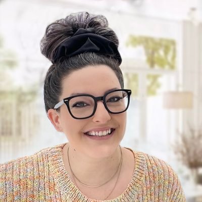 Creative Director / UX Design / Real Estate Broker. I want to sell your house. She/her.